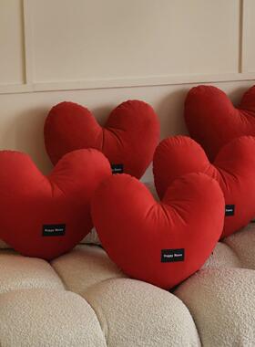 新款红色爱心抱枕ins风靠枕客厅沙发枕靠垫枕婚礼摆件沙发高级感
