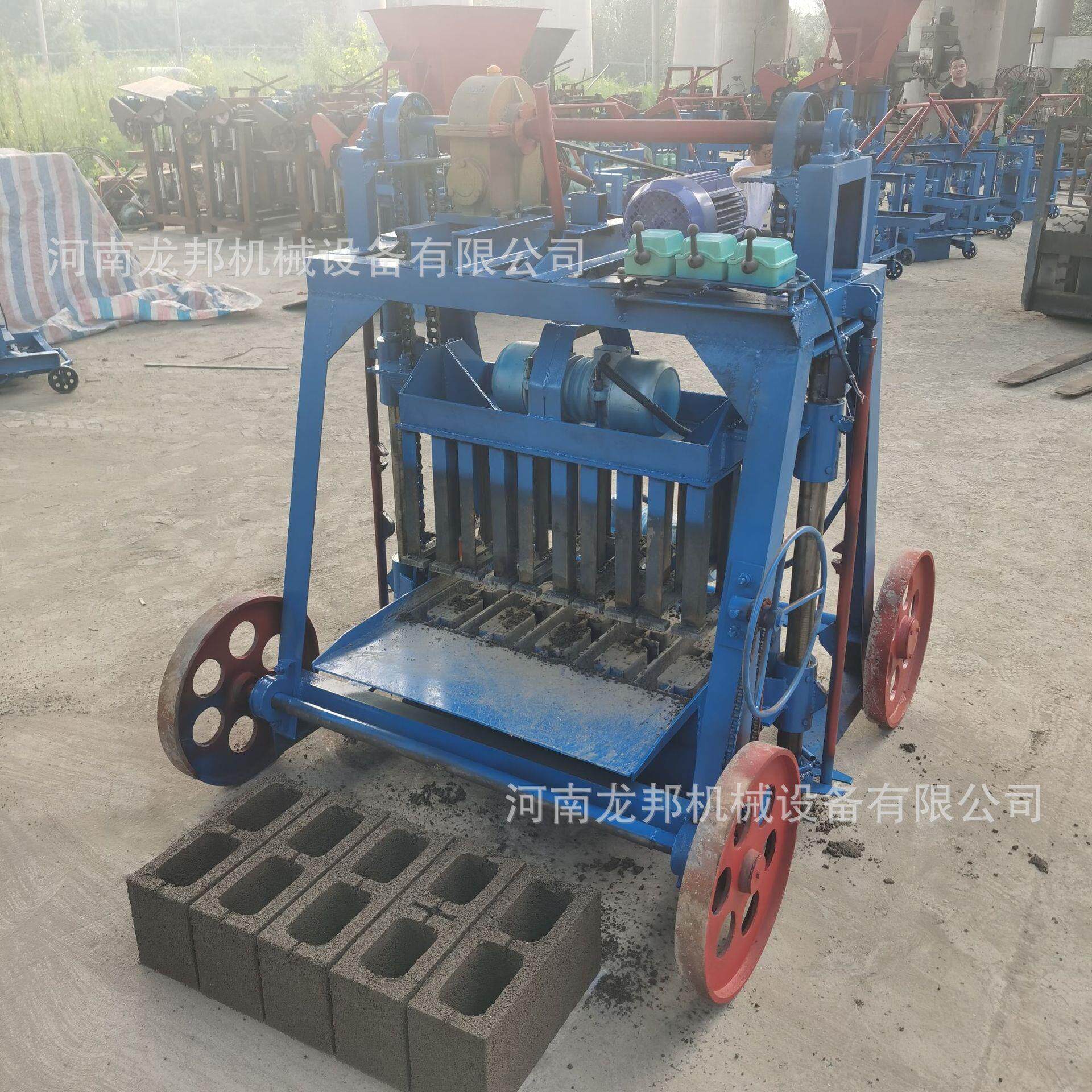 大轮移动砖机下蛋圆孔空心砌块成型机实心成型水泥免烧砖机设备