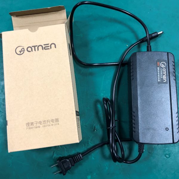 简行电动代步车配件 电动倒三轮自行车原装110V-220V充电器