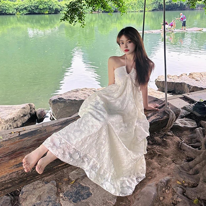 速发性感挂脖连衣裙三亚海边度假裙气质露背长裙沙滩裙旅游拍照穿