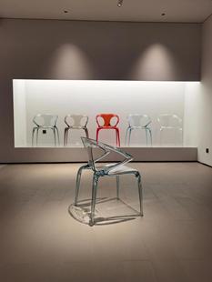 AVA罗奇堡亚克力餐桌椅轻奢设计师家用扶手透明靠背水晶椅子