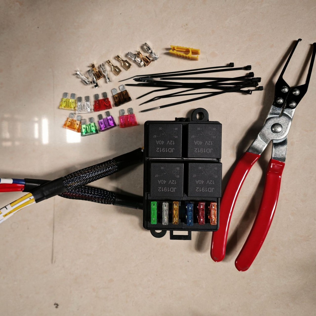 12V24V 6+4预接线保险丝继电器盒40A继电器叶片保险丝块套件