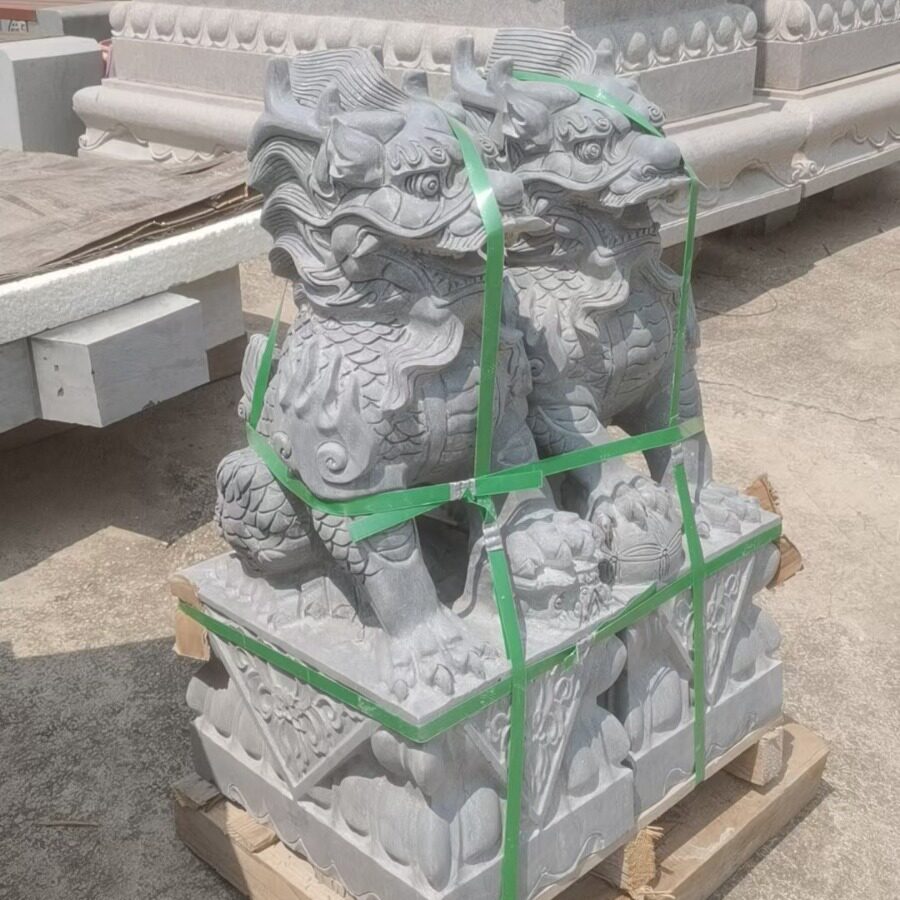 青石麒麟现货供应酒店门口石雕麒麟摆件 青石动物石雕麒麟图片
