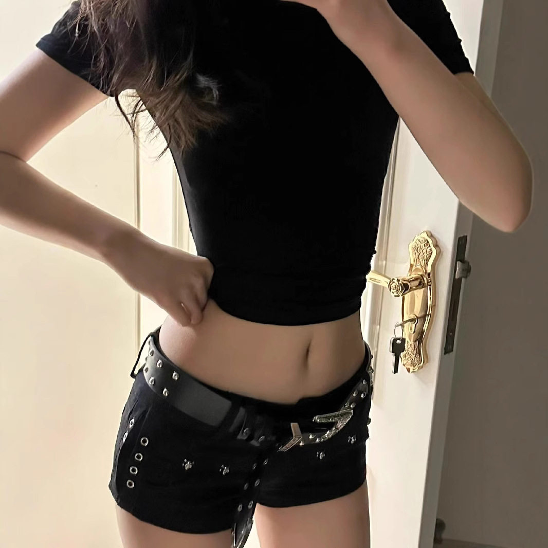 美式辣妹暗黑y2k包臀小黑裤铆钉设计感牛仔超短裤女低腰显瘦热裤