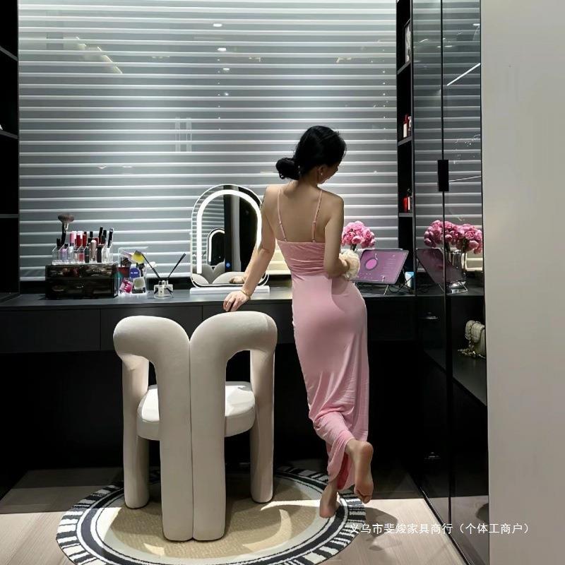 网红奶油凳子梳妆椅子化妆简约现代卧室家用轻奢梳妆台风极简