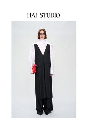 HAI STUDIO2025秋冬新品 女士黑色羊毛V领连衣裙 无袖背心裙长裙