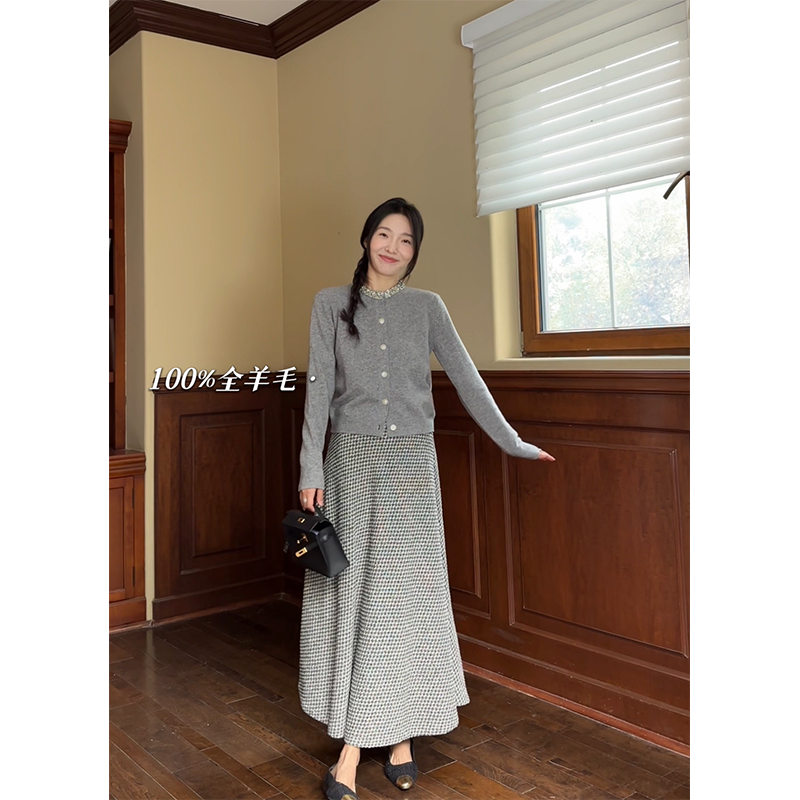 郭九九呢全羊毛钉珠毛衣