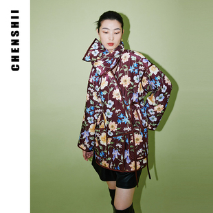 CHENSHII官方 秋冬新款时尚设计感丝绒印花无领骆驼绒外套女