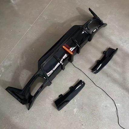 适用于23款宝马3系安装竖条灯后唇尾翼外观MP改装325li套件耀夜黑