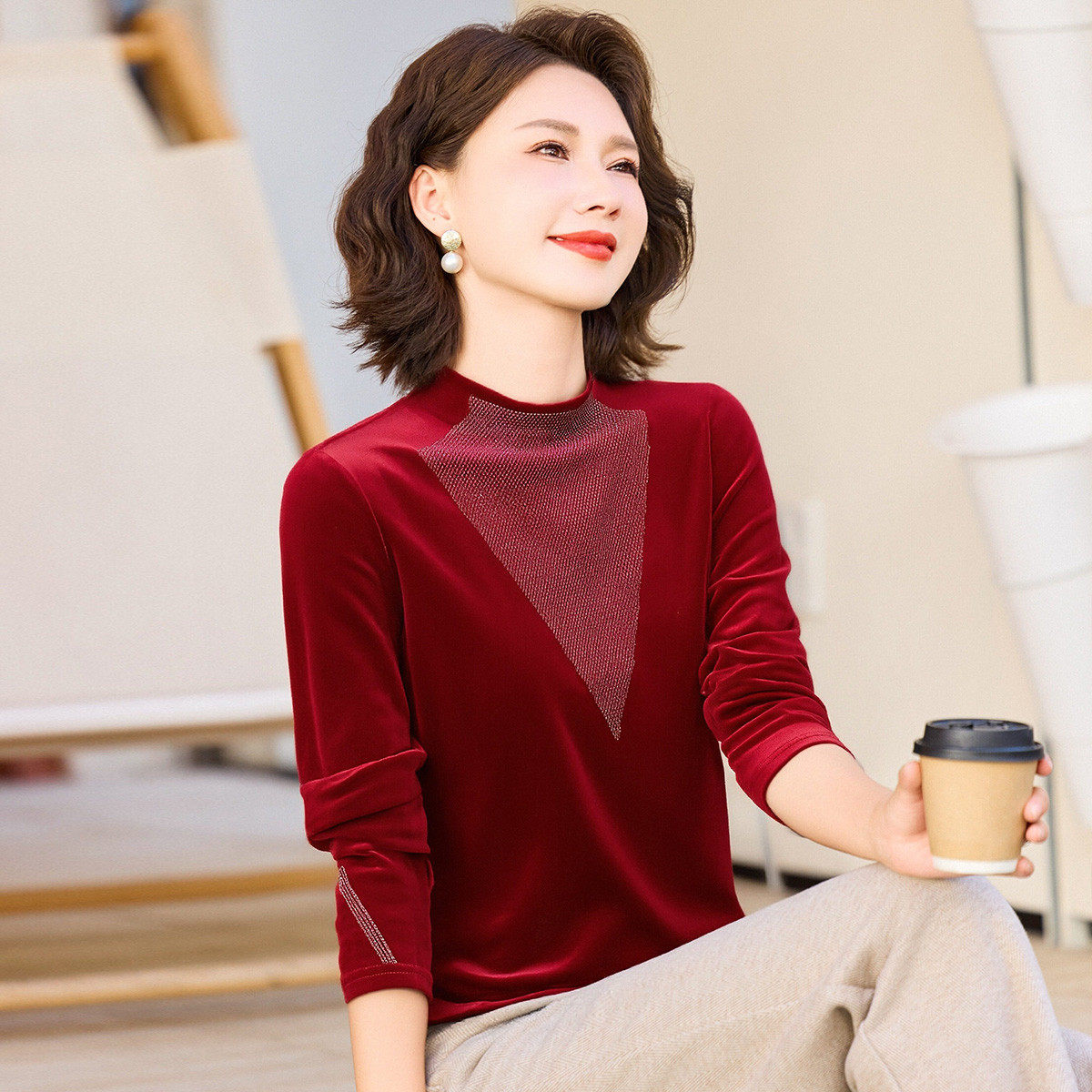 妈妈装中老年女秋冬季圆领柔软丝绒打底衫红色女式打底小衫