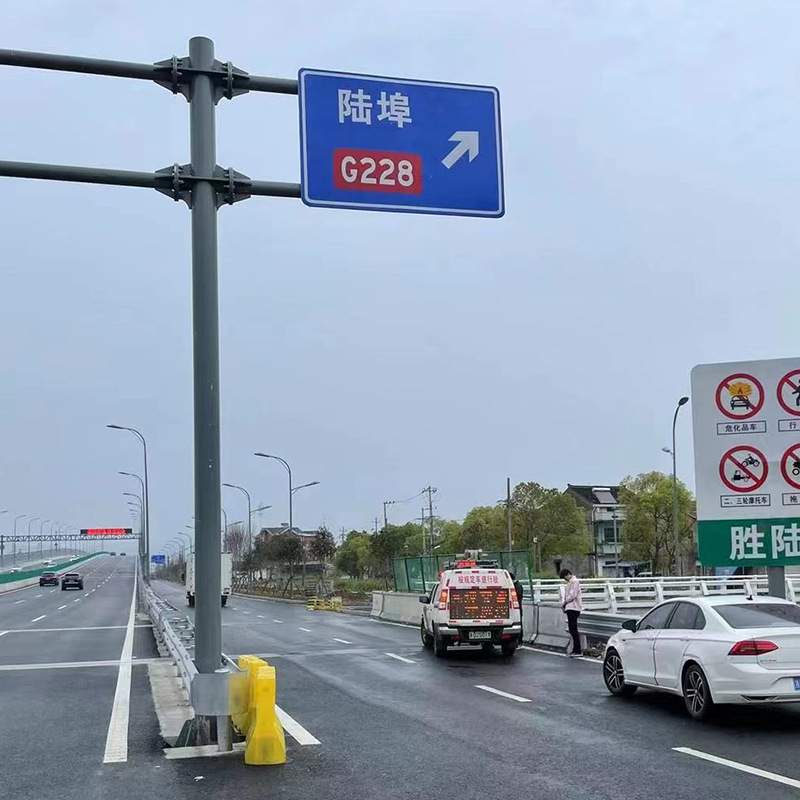 交通标志牌高速公路单臂双臂道路安全标识牌交通反光指示牌限速牌