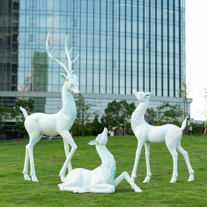 园林景观抽象白鹿雕塑户外玻璃钢麋鹿花地美陈摆件景区美化饰小品