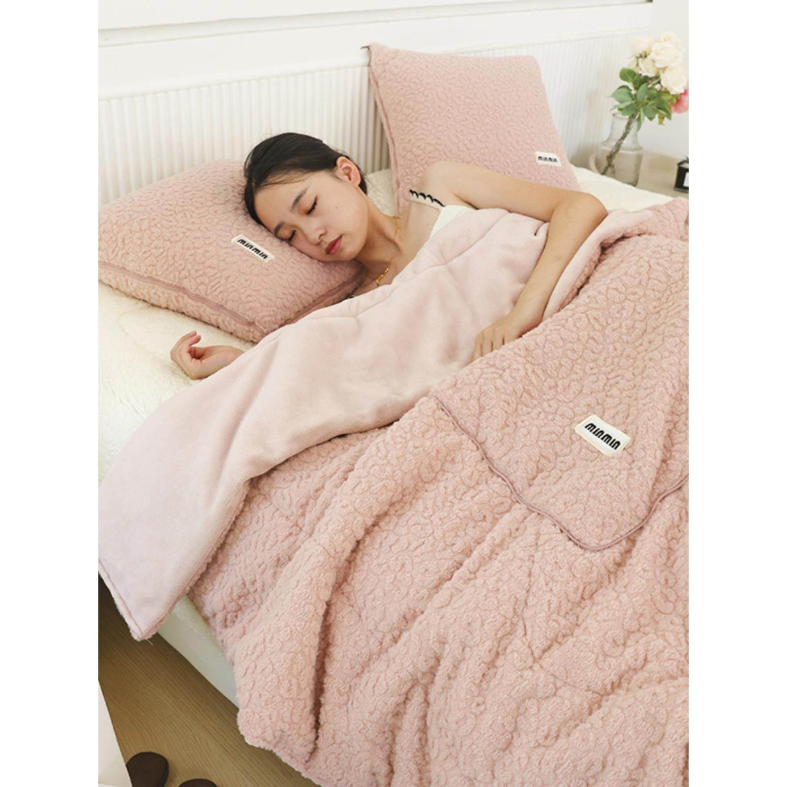 女生纯色加厚保暖折叠抱枕被子两用汽车靠垫枕头二合一沙发毯午睡