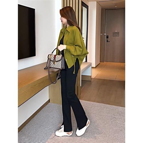 小众洋气酒红色女装外套春秋新款今年流行宽松百搭衬衫女长袖上衣