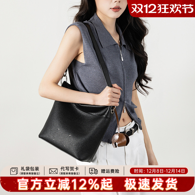 天美意牛皮水桶包女2025新款