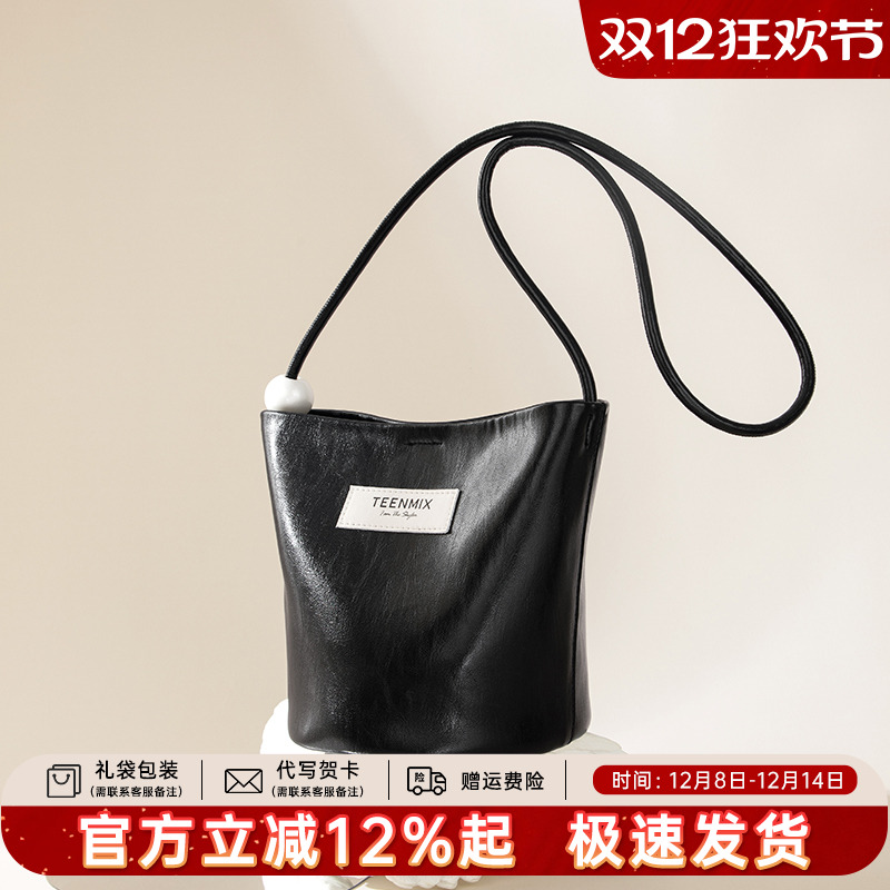 天美意牛皮水桶包2025新款