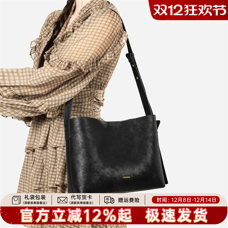 天美意真皮水桶包女腋下包