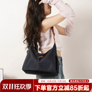 天美意帆布腋下包女2025新款 百搭休闲斜挎大容量通勤牛津布单肩包