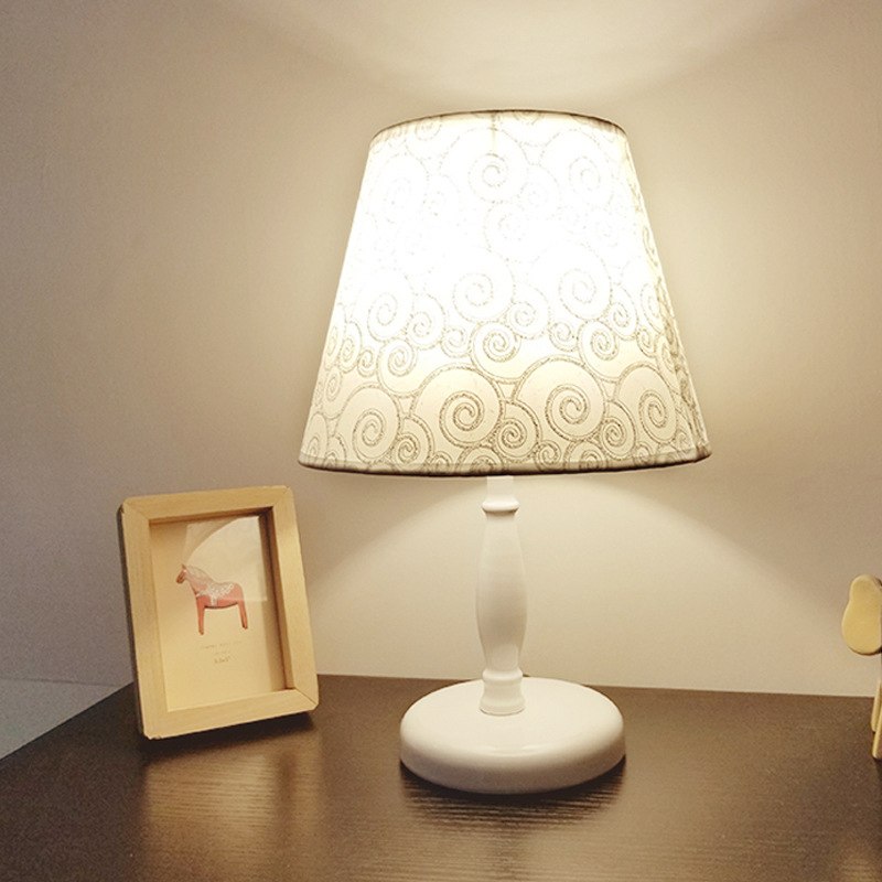 LED现代简约卧室床头灯 布艺灯罩五金灯体按钮调光喂奶夜灯小台灯