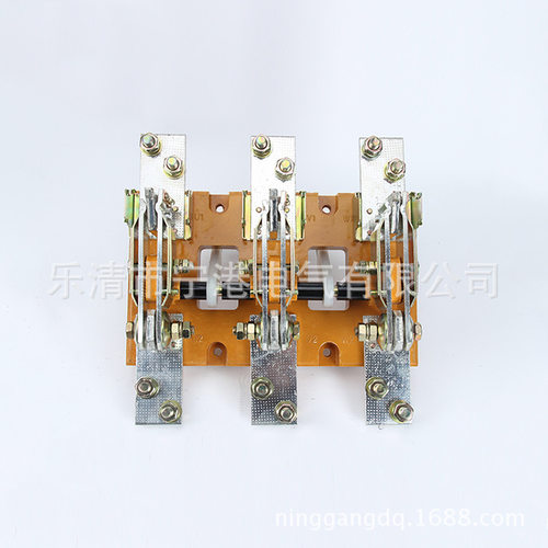 宁港带旋转手柄刀开关HD13BX-1000/31单投刀开关旋转手柄刀开关