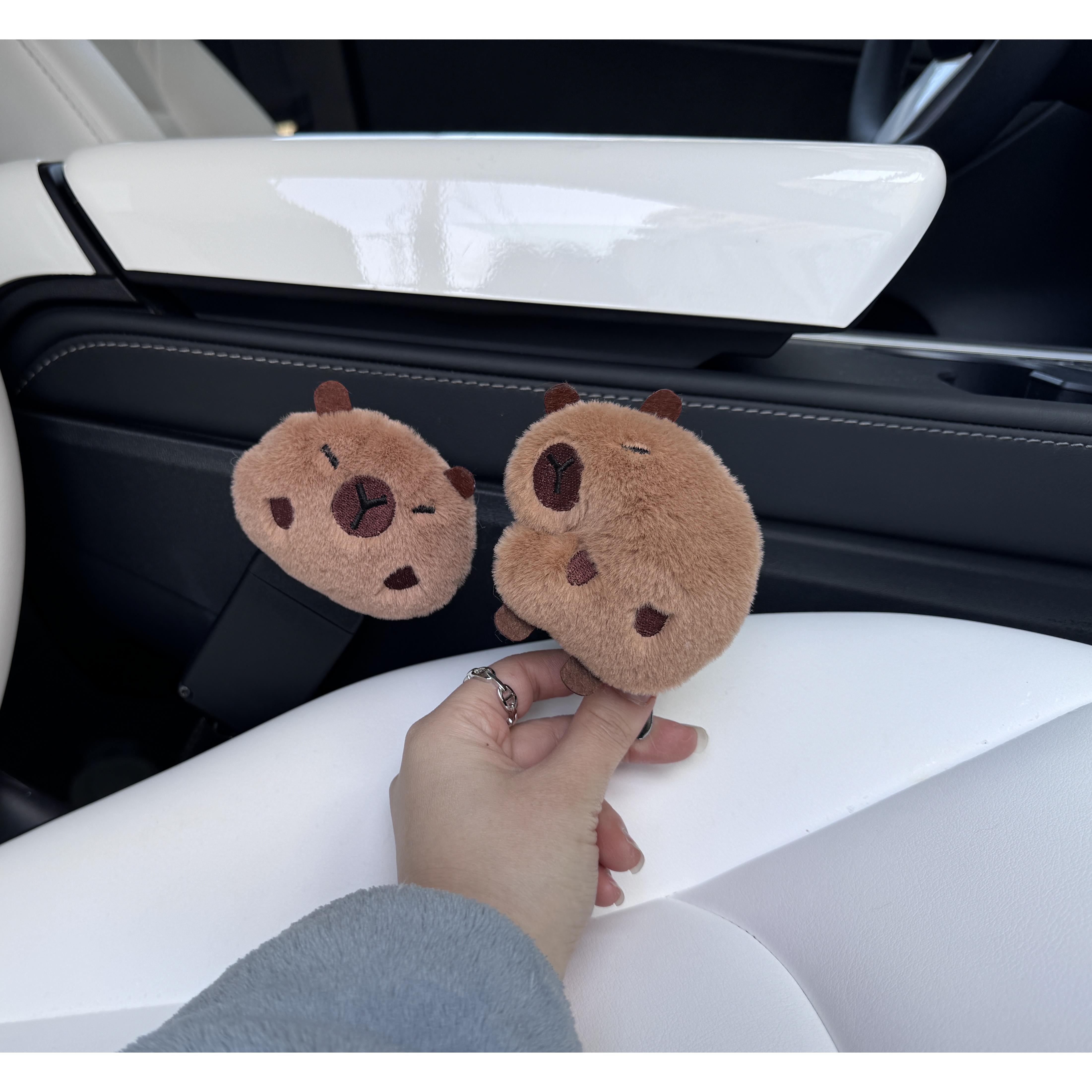 通用可爱懒懒水豚汽车安全插带限位器可爱卡扣延长固定器装饰插片