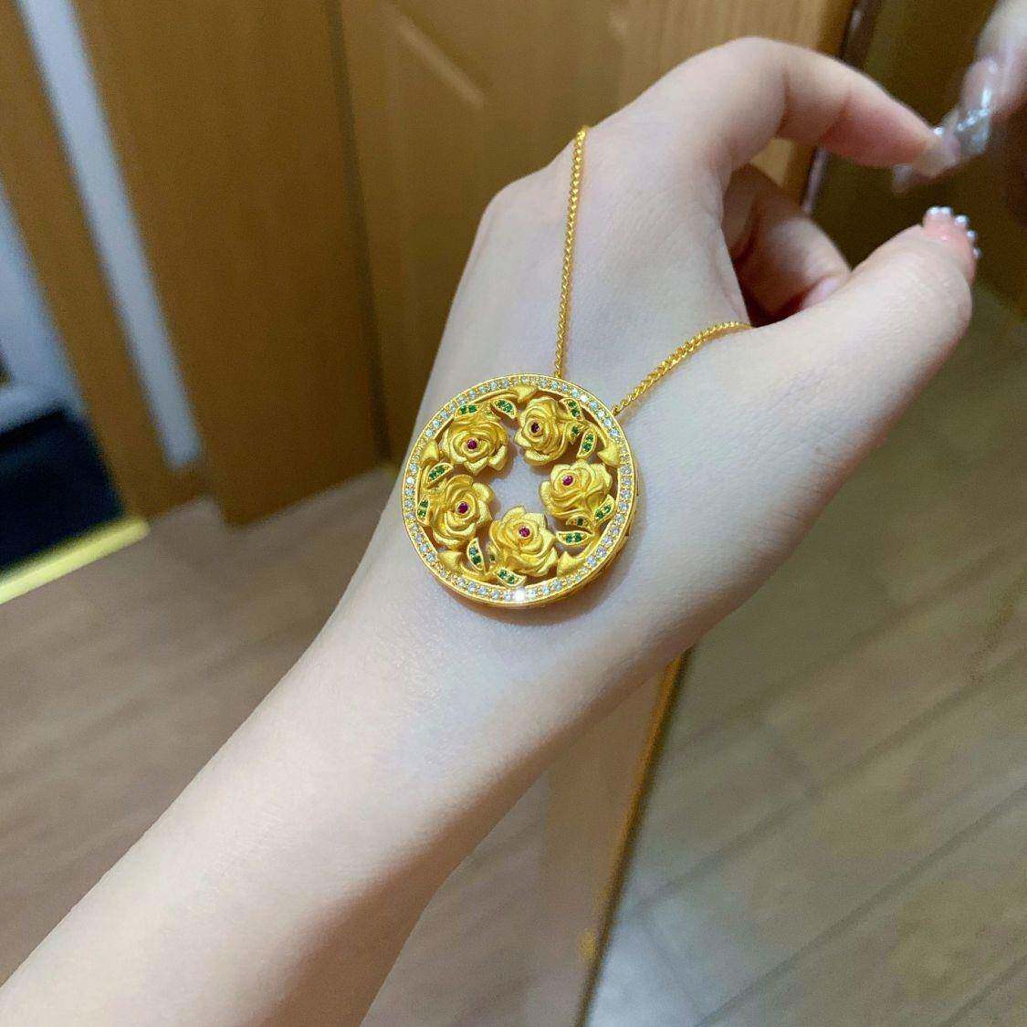 黄金色富贵花环吊坠时尚轻奢高级感潮流气质百搭精致项链女款新款
