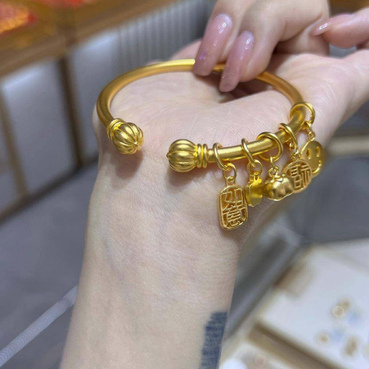 金色古法福气满满如意笑脸手镯吊坠配饰女款时尚气质轻奢难过手饰,饰品/流行首饰/时尚饰品新,手镯,淘宝优惠券,粉丝福利购,淘宝优惠卷