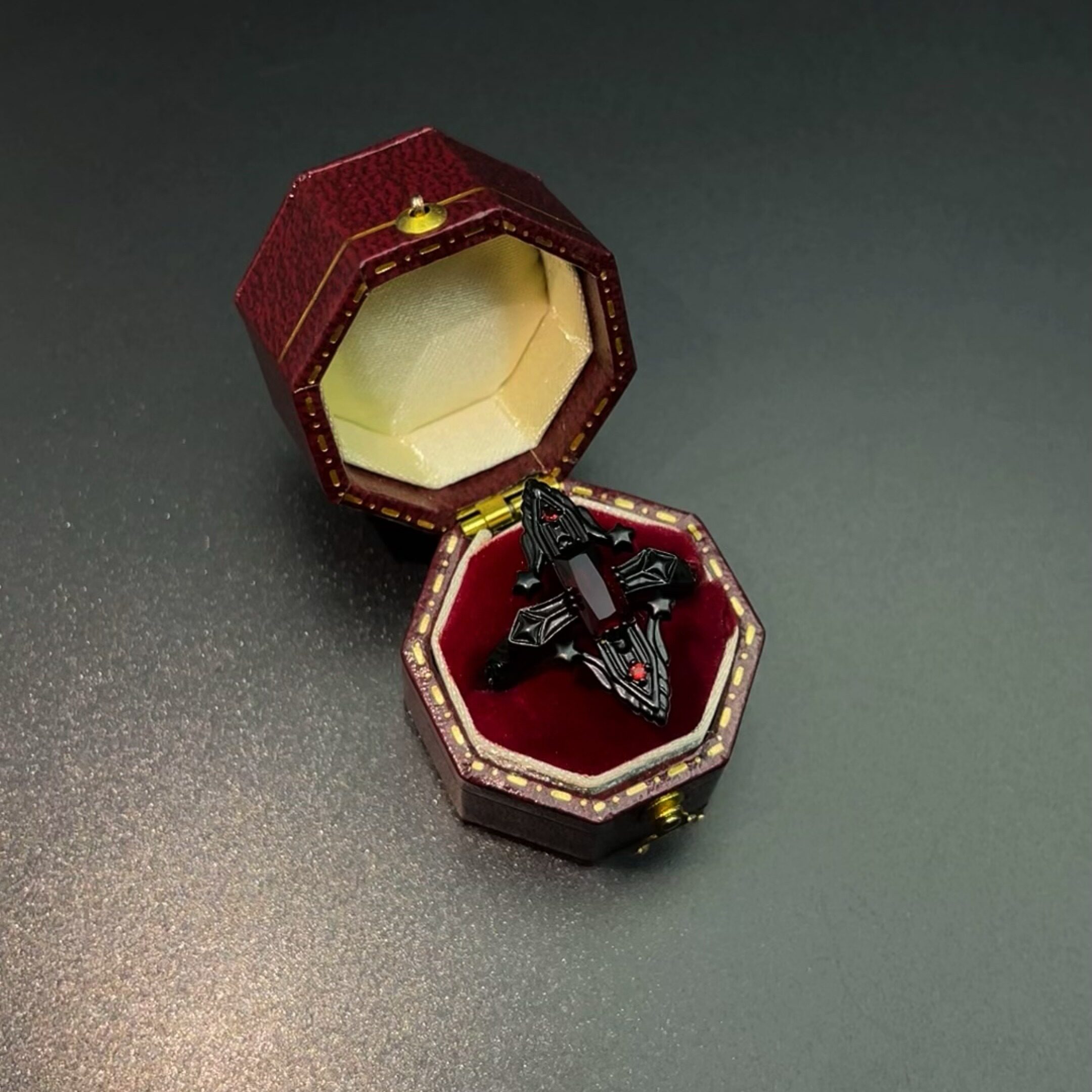 Vintage古着Solemn Sanctuary戒指券后18元