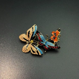 Vintage古着 Butterflies Among Blooms胸针