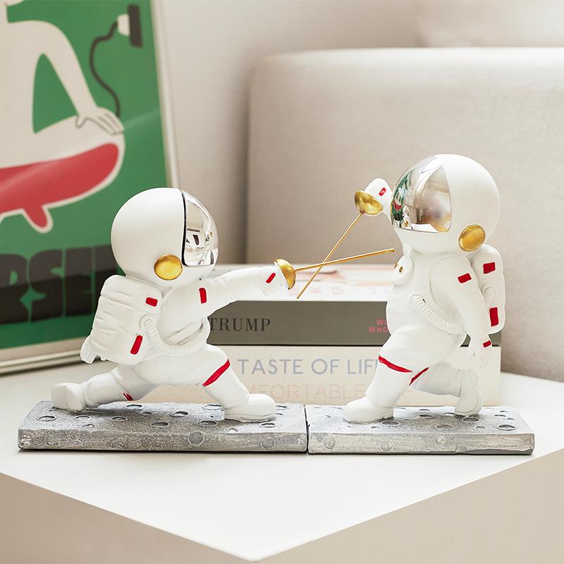 创意潮玩太空人击剑手办宇航员人偶桌面摆件书桌装饰品送男生礼物