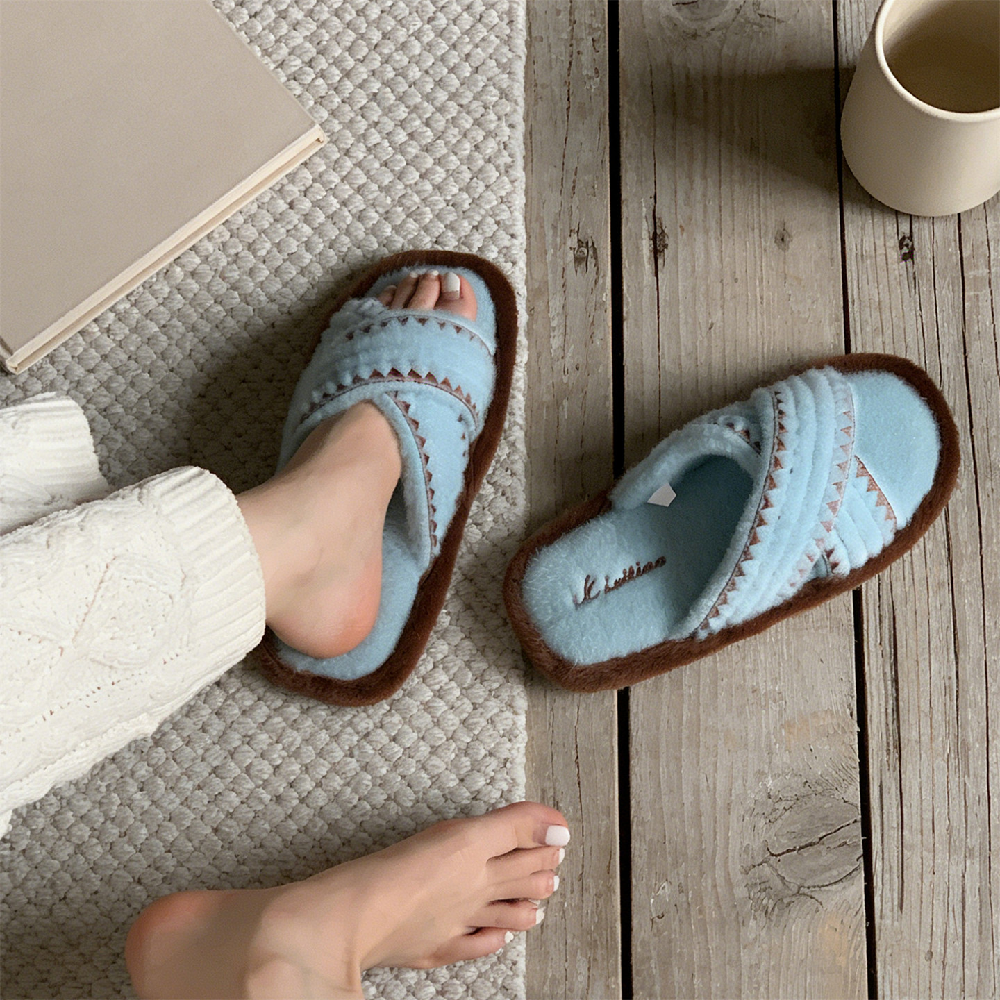 细细条女ins风家居复古交叉带毛毛拖鞋卧室防滑学生棉拖鞋秋冬季