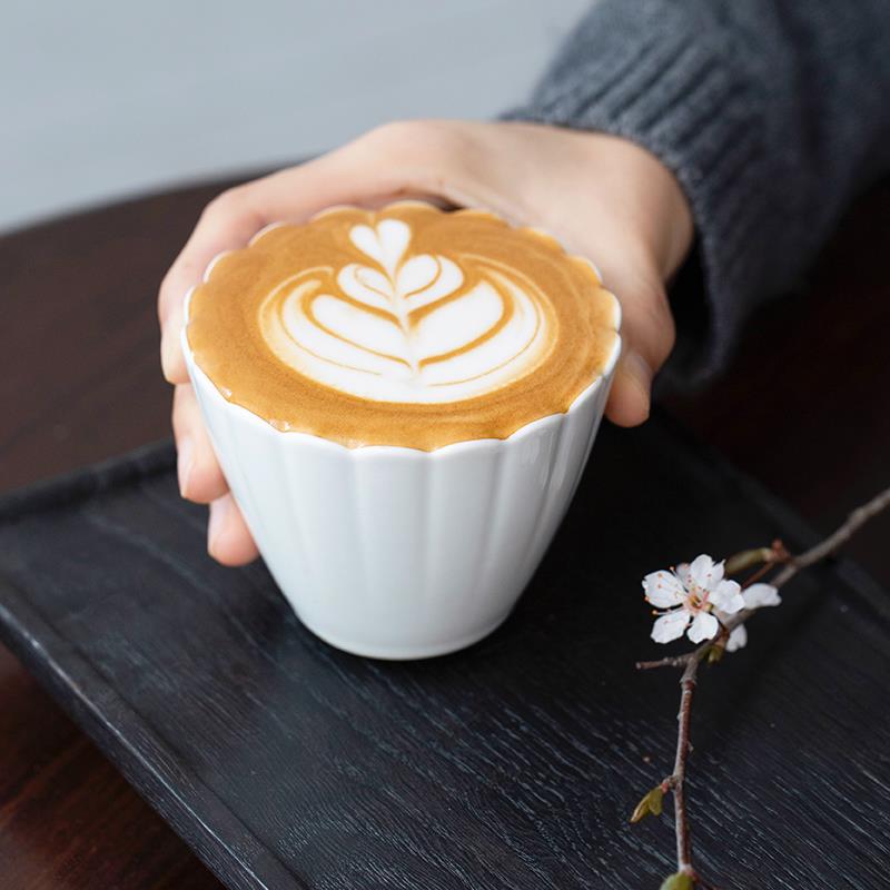 曼叙恬素陶瓷草木灰菊瓣手握杯家用简约拿铁摩卡拉花咖啡杯