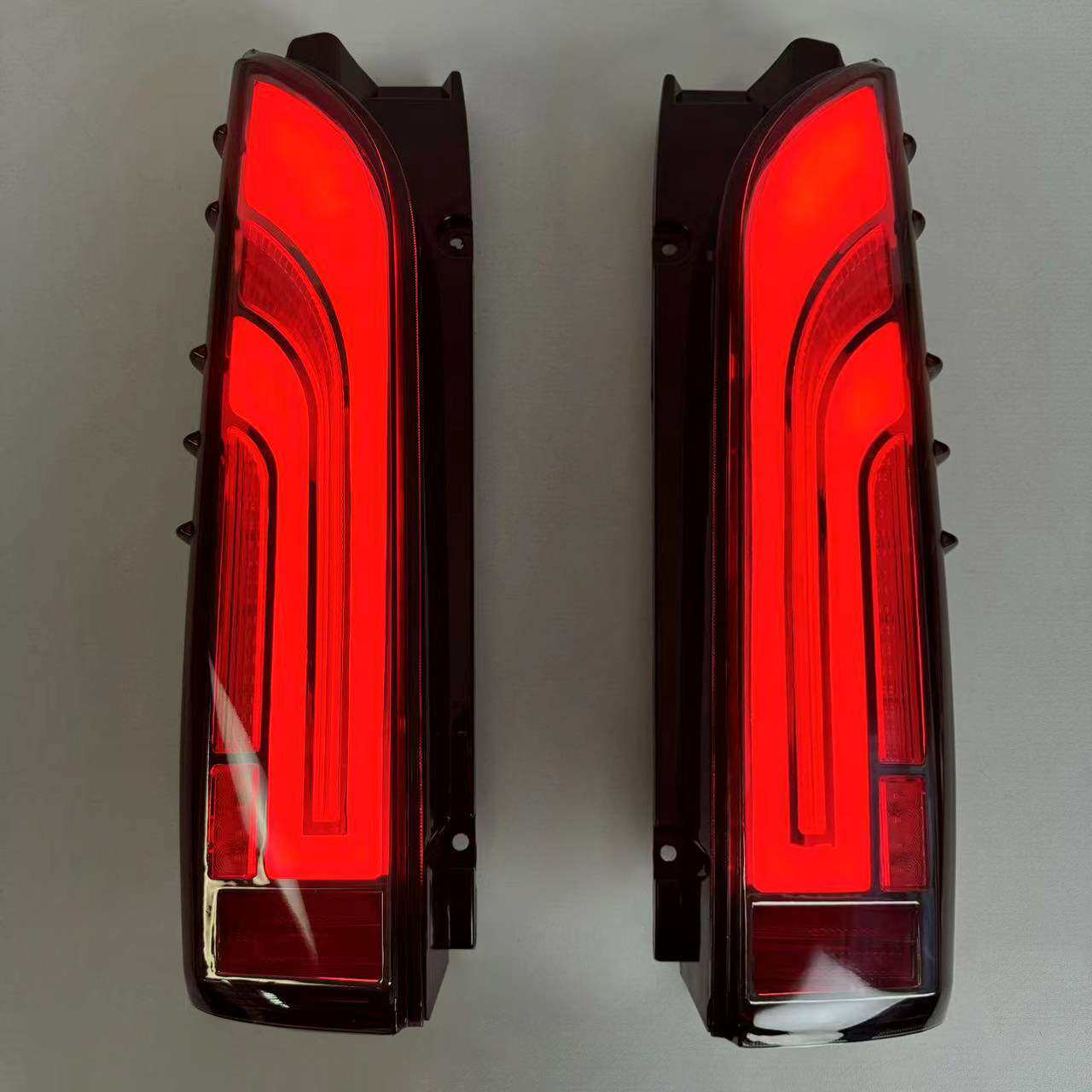 适用于丰田05-18款海狮hiace200系LED尾灯后杠倒车灯转向灯刹车灯