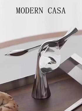 平衡鹰飞鸟开 瓶器摆件重力鸟不倒翁家用客厅餐柜桌面高级装饰品