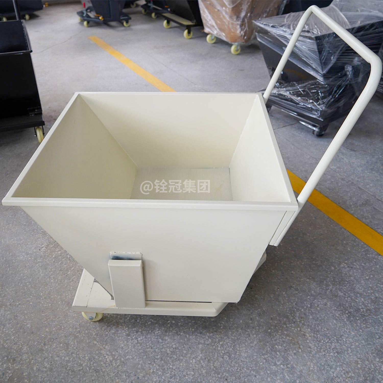 铨冠工业集屑手推斗车叉车式排屑机铁屑车自卸式翻斗车排屑机斗车