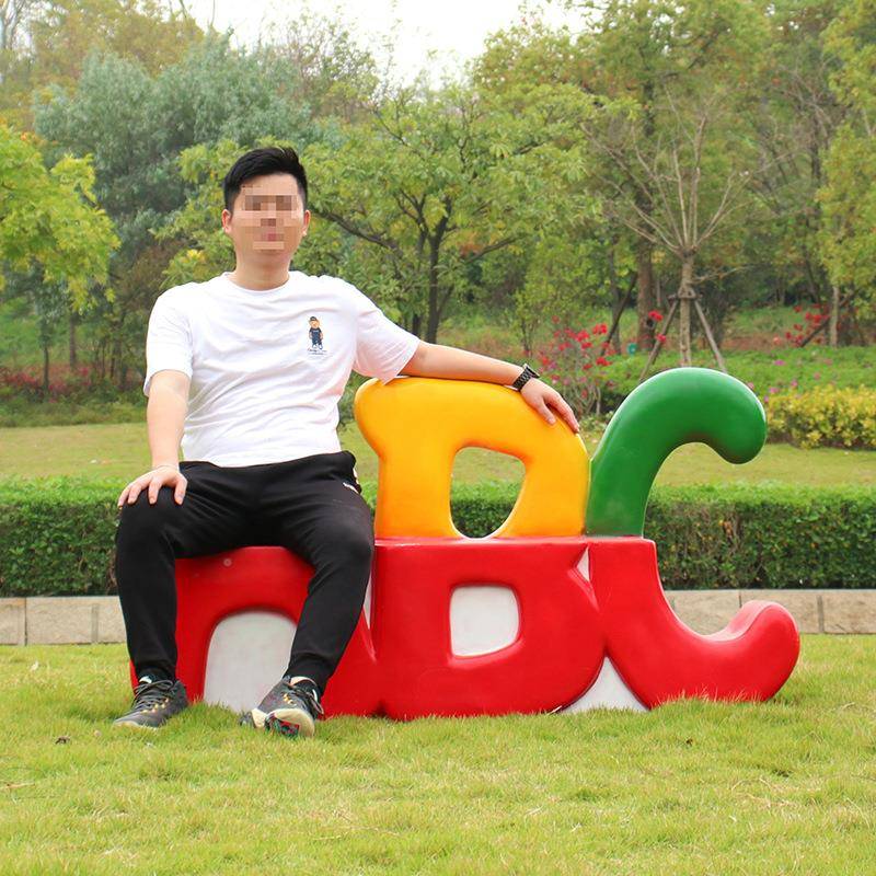 新雕款KRR卡通娃娃璃塑玻钢户外草坪幼儿园游乐场学校公园装摆饰