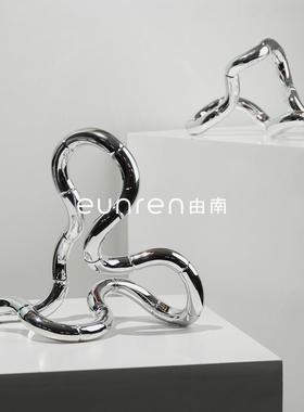 简约现代艺术树脂抽象扭环形摆件样板房间客厅茶几书桌面软装饰品