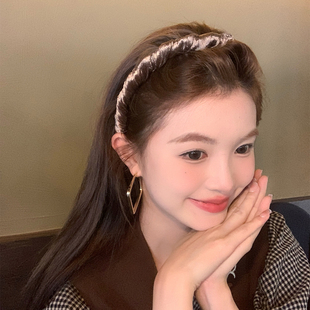 2025秋冬植绒齿梳发箍复古百搭波浪头箍高颅顶神器 脸很圆 我