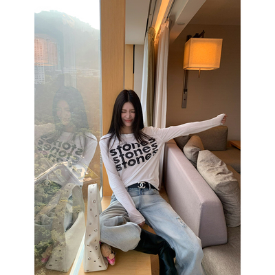 牙套大汪【周末画报】慵懒风字母印花微透针织长袖T