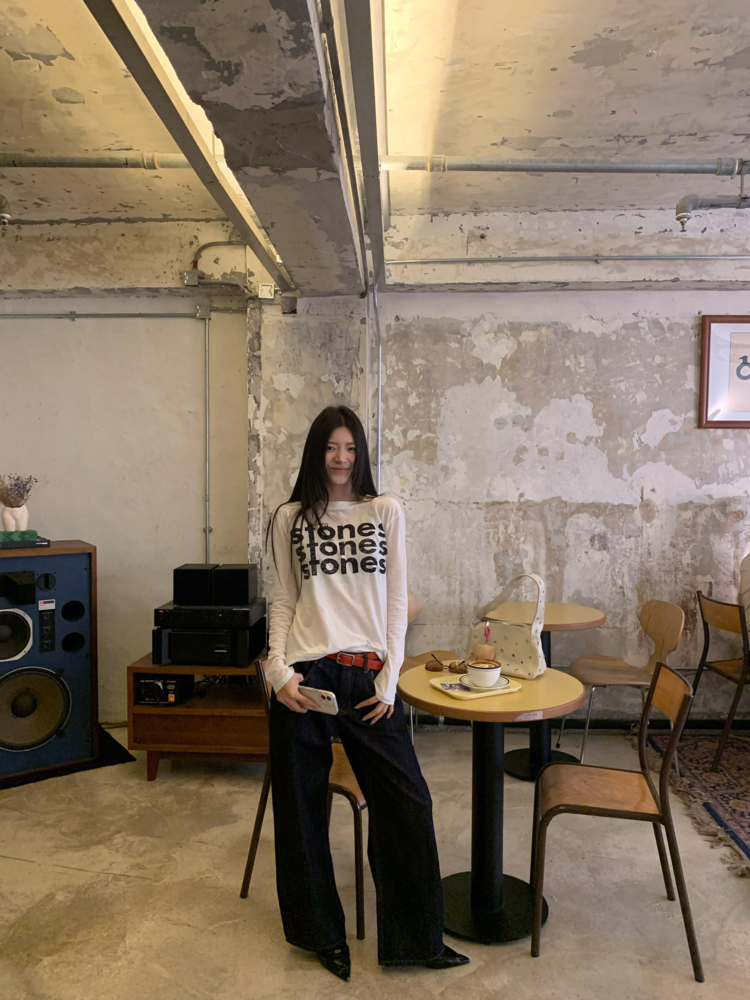 牙套大汪 【周末画报】 лонгслив с буквенным принтом в ленивом стиле, полупрозрачный трикотаж