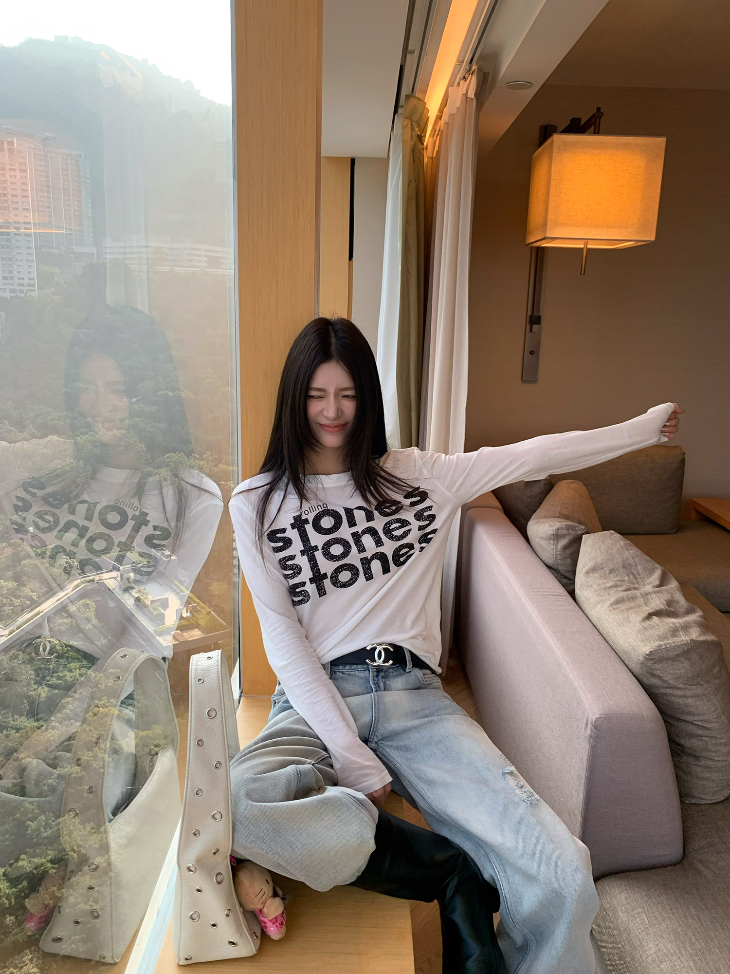 牙套大汪 【周末画报】 лонгслив с буквенным принтом в ленивом стиле, полупрозрачный трикотаж