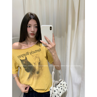 牙套大汪【贴贴马】这颜色我太爱了*歪肩印花烫钻不规则下摆2色Te