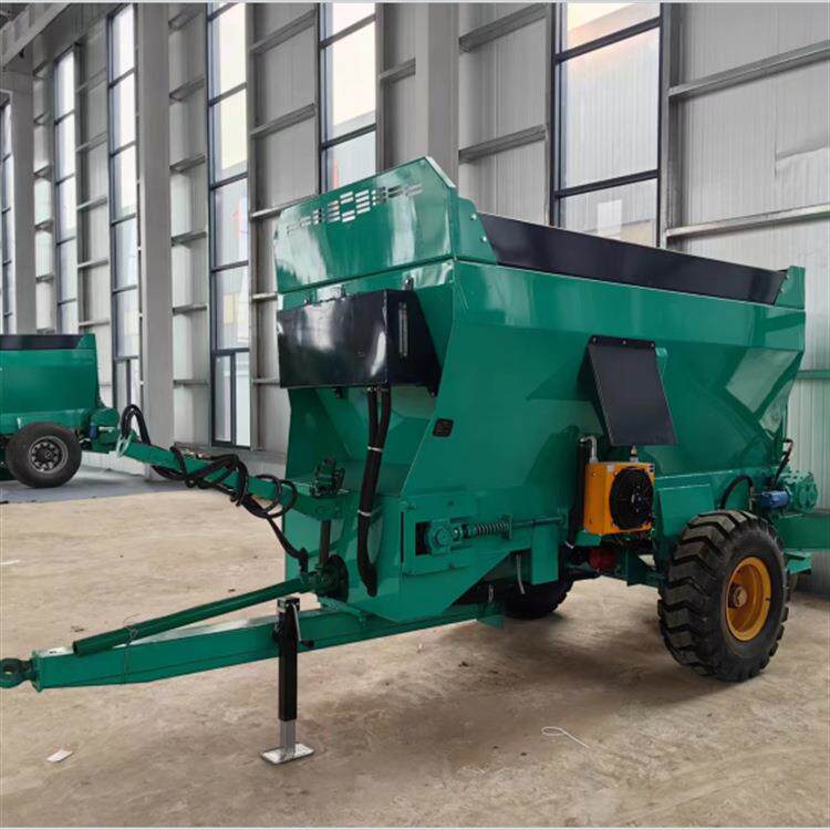 8立方牵引式牛粪撒肥车后置双圆盘撒粪车四轮车动力自动抛粪机