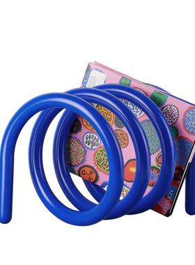 现代创意家居配饰多巴胺色家具螺旋书架金属杂志架样板间酒店装饰