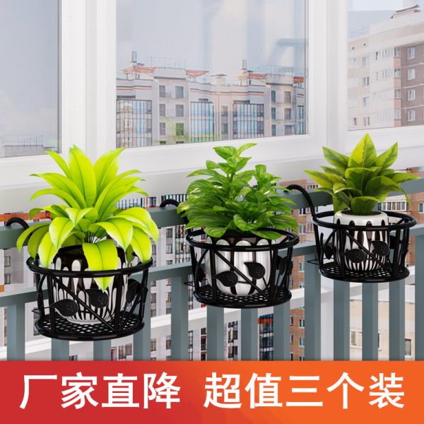 上新阳台悬挂花架铁艺栏杆护栏窗台绿萝吊兰花盆挂架置物架。