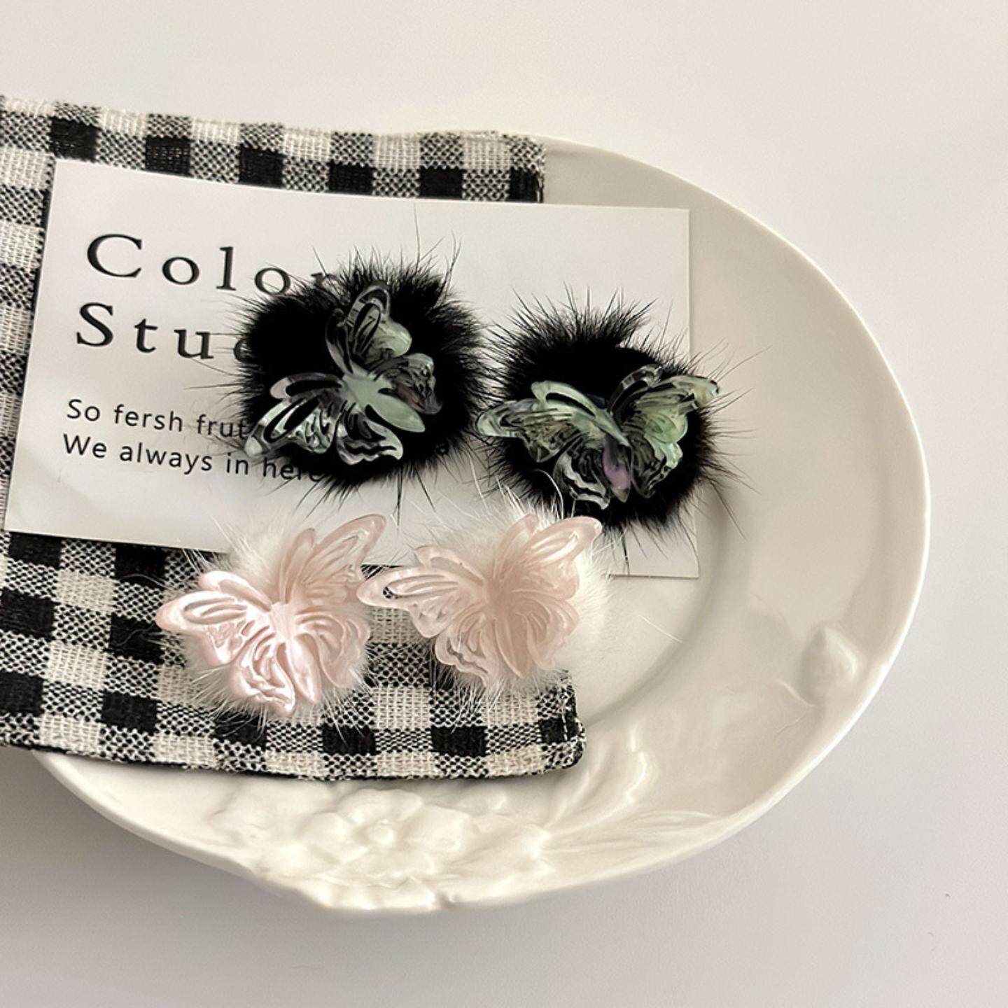 秋冬蝴蝶耳钉女小众设计感毛球耳环2026新款爆款高级感独特耳饰