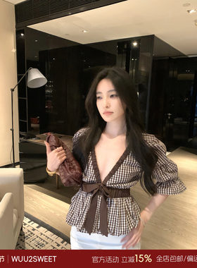 吴太甜纯棉V领泡泡袖格子衬衫