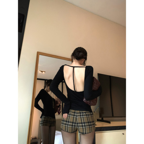 吴太甜露背镂空黑色长袖T恤女