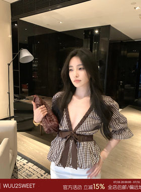 吴太甜纯棉V领泡泡袖格子衬衫
