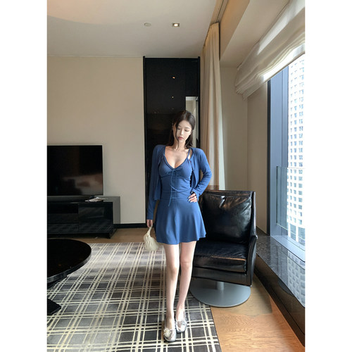 吴太甜V领蝴蝶结吊带连衣裙套装